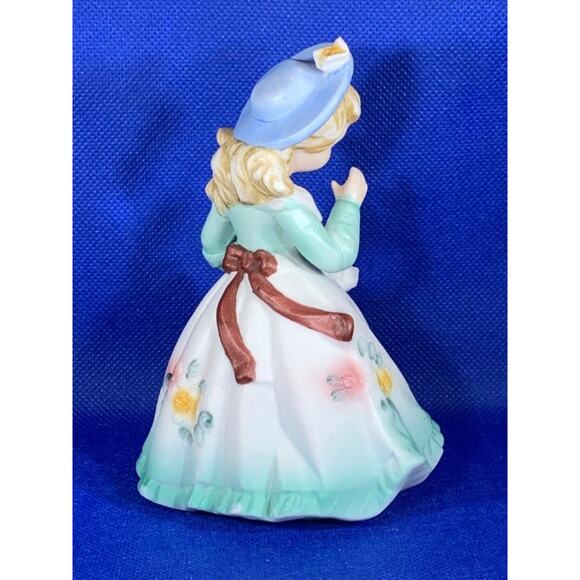 Vintage Porcelain Girl Figurine With Flowers On Apron - Picture 4 of 7